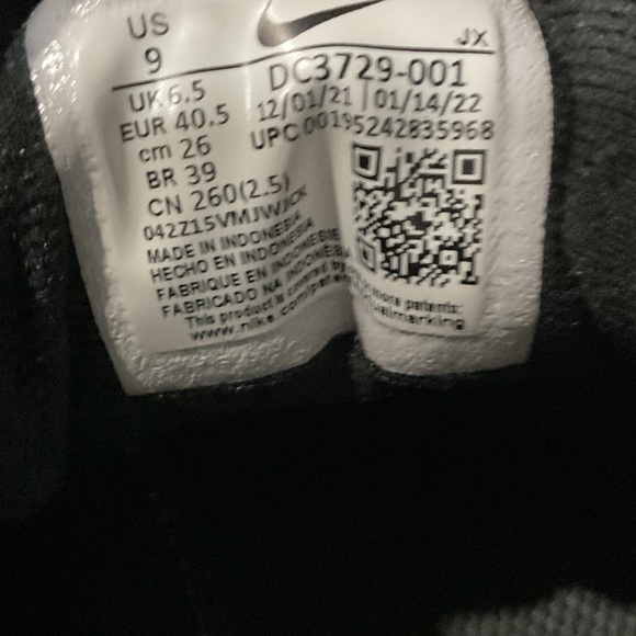 Nike  Black Athletic Shoes - Picture 4 of 5